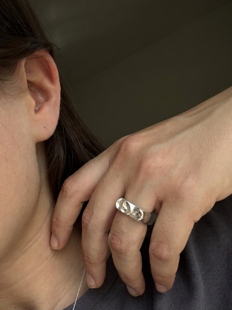 Curve ring